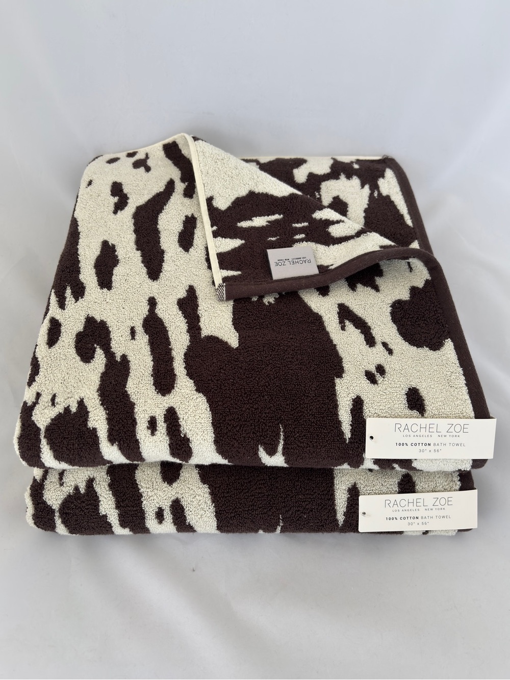 NWT Rachel Zoe Set of 2 Bath Towels Brown and Cream Cowhide Animal Print Cow